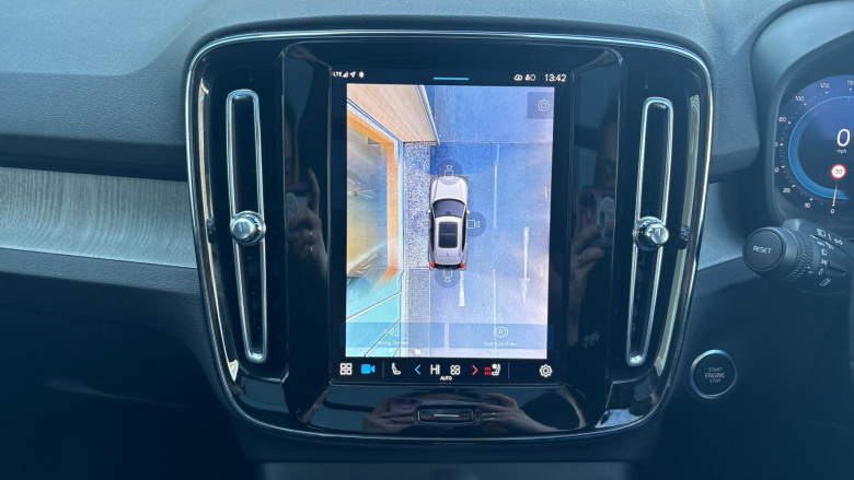 Volvo XC40 2.0 B4P Ultra Dark 5dr Auto Petrol Estate